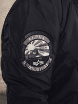 Engine - Koniec produkcji modelu Bomber Jacket 103101
